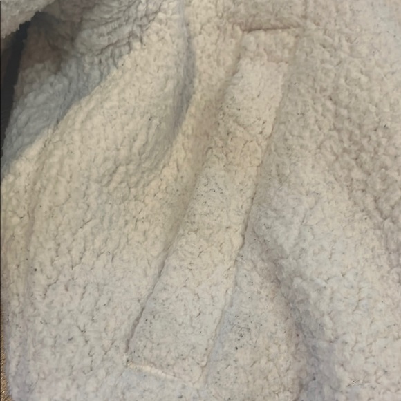 ALO Yoga Cream Teddy Jacket Plush Cropped Design Women’s Size Small - Picture 4 of 6